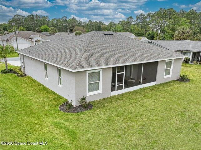 Rear View / Lanai