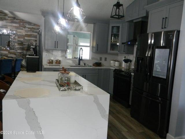 MODERN KITCHEN 2