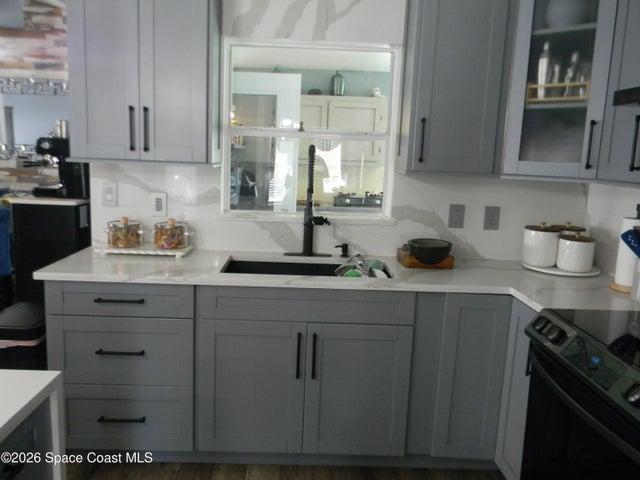 KITCHEN SINK CABINET VIEW