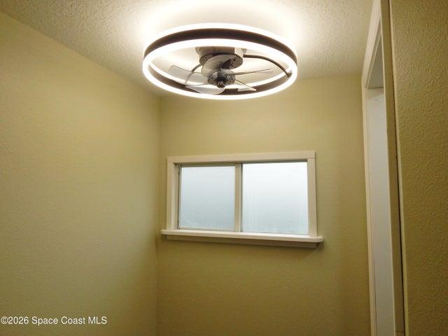 Lighting fixture with fan