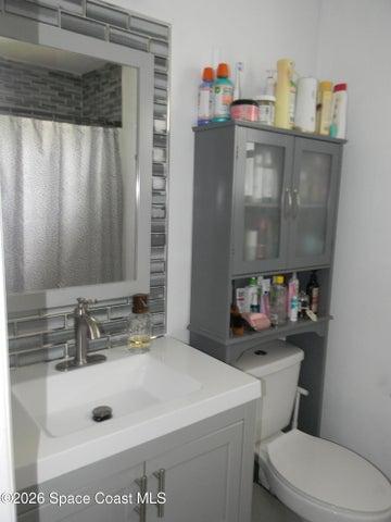 BATHROOM 2
