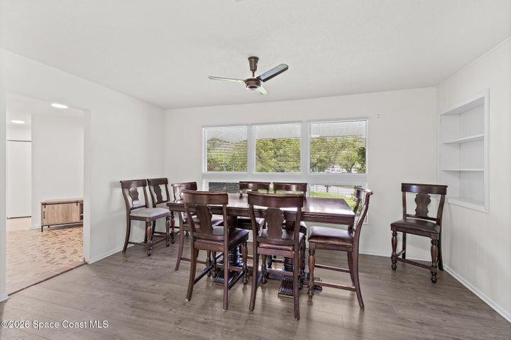 Off-Kitchen Dining