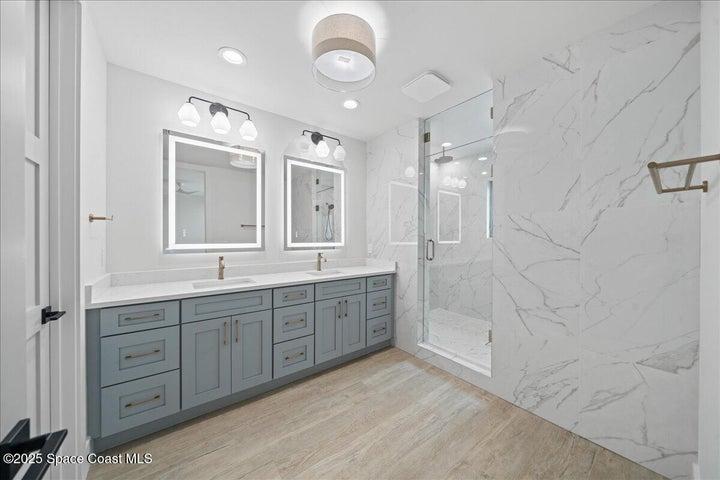 Primary bedroom bath