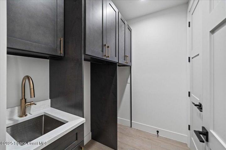 1st floor laundry and utility room
