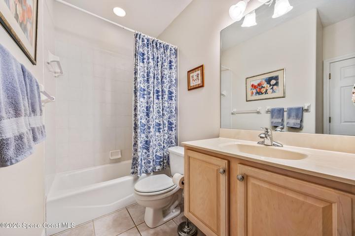 Full bath , with convenience access to Bedroom #4