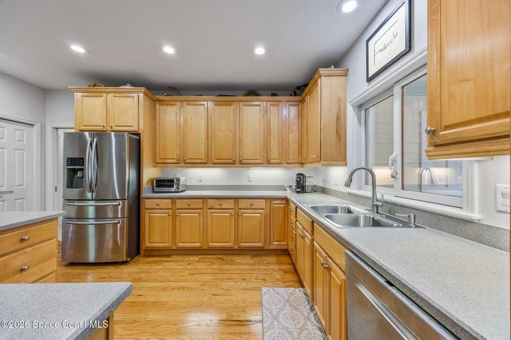 Plenty of storage and counter tops