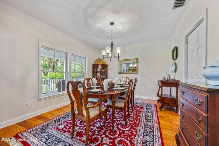 Entertaining is easy in this dining room
