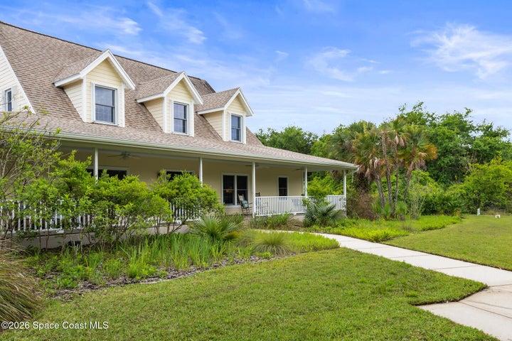 Easy access with a circular driveway