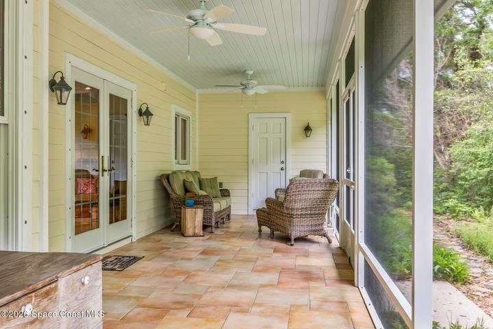 Large Backporch, Screened In