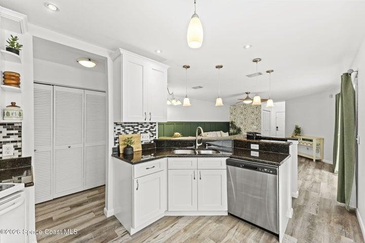 Island overlooking living/dining room