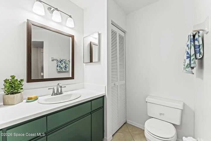 downstairs full bath with walk in shower