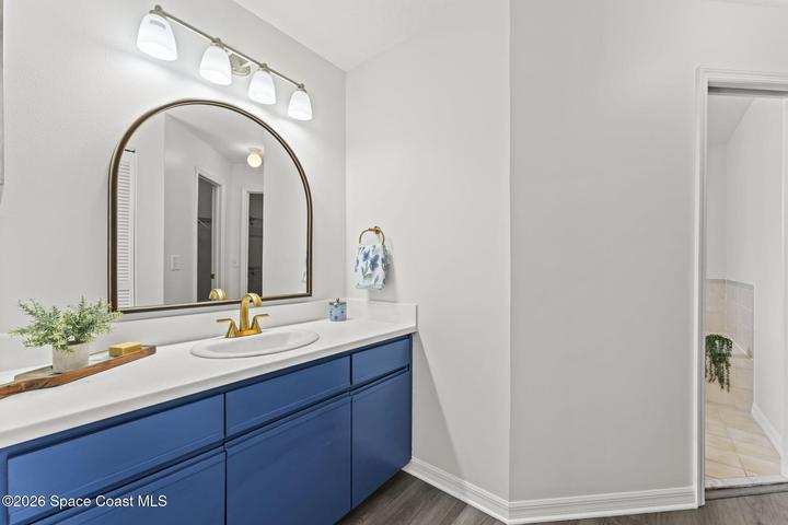 upstairs full bathroom