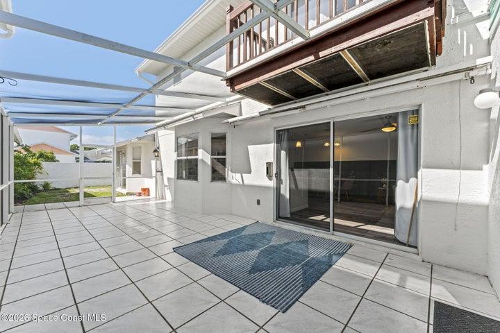 LARGE screened in lanai