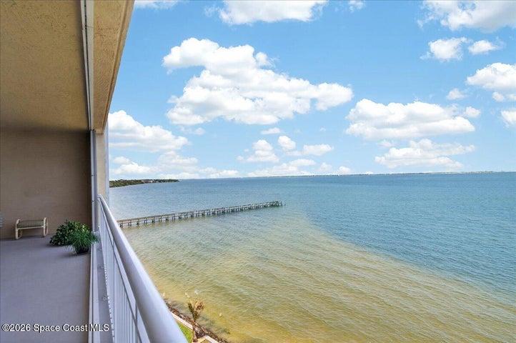 LARGE PRIVATE PATIO (36 FT LONG)