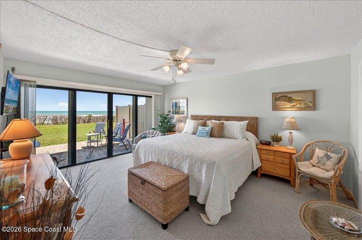 primary bedroom w/ access to patio