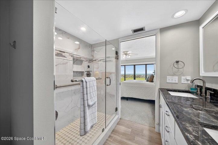 primary updated bathroom with views !!!!