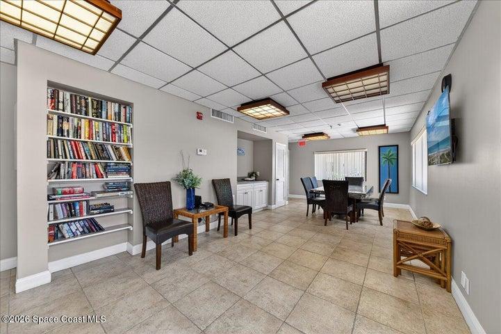 clubhouse w/ library