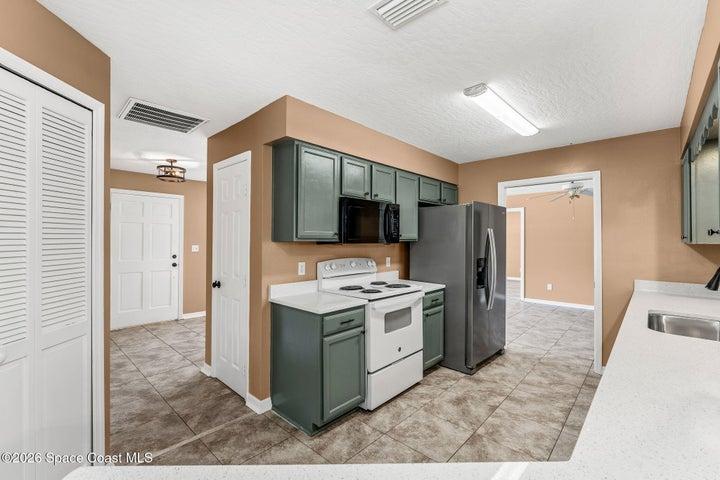 950 Whisperpine Drive, Melbourne, FL, 32901 photo 9