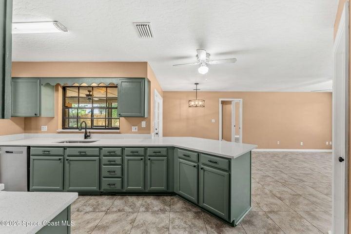 950 Whisperpine Drive, Melbourne, FL, 32901 photo 11