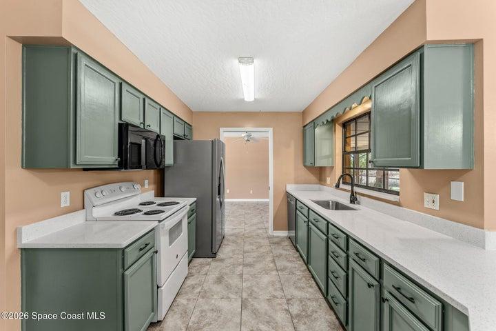 950 Whisperpine Drive, Melbourne, FL, 32901 photo 8