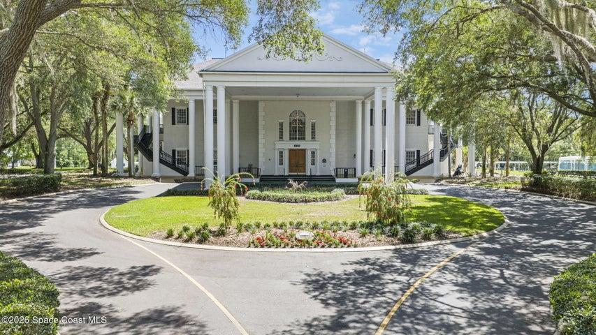 1 of the 3 Clubhouses