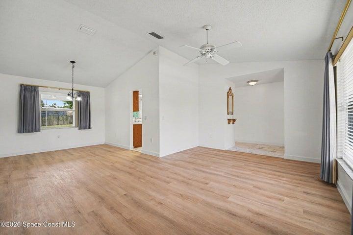 DINING/LIVING RM