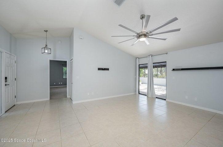 Living room/foyer
