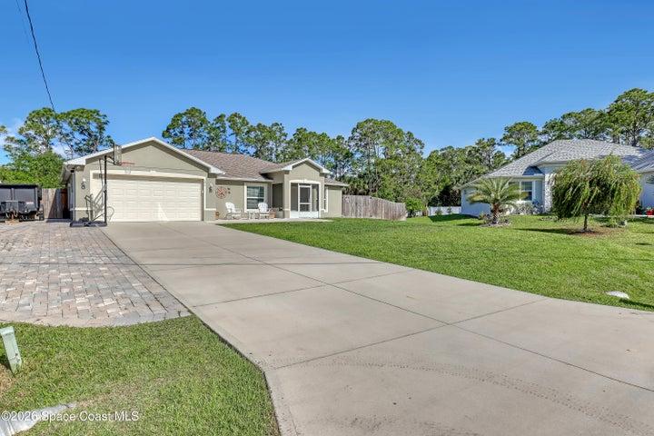 Left Facing with paver drive