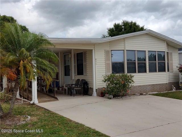 4 / 25 can park 2 cars in driveway