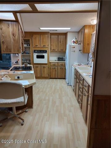 6 / 25 Kitchen features cooktop and wall oven