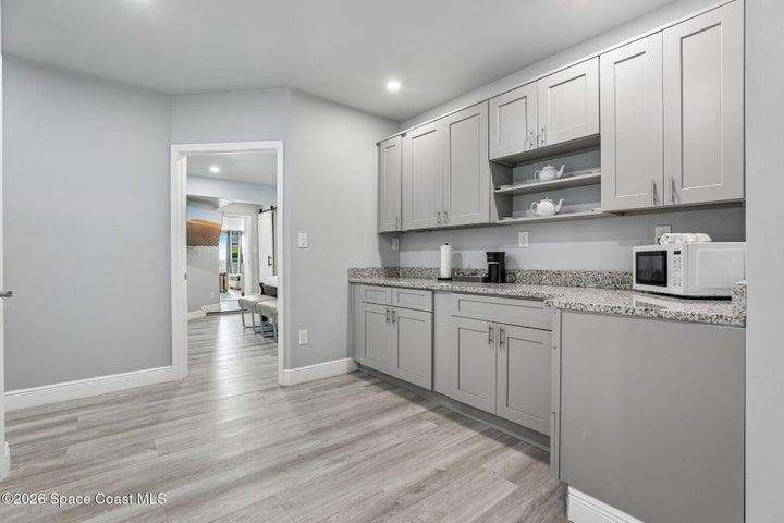 Kitchenette with access to exterior