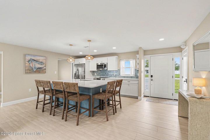 Kitchen Island with bar seating for 5