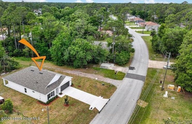 Very Large Easement with wooded lot next door