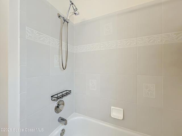Shower/tub