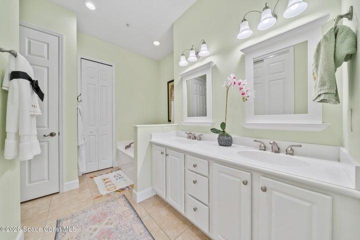 2340 Water Oaks Lane 223, Vero Beach, FL, 32962 photo 16