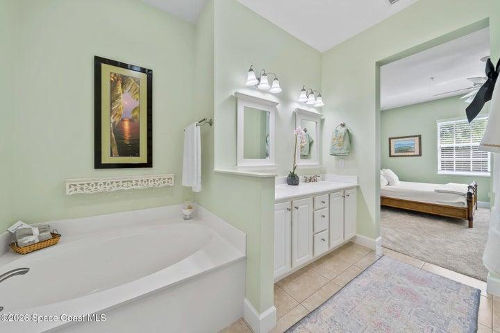 2340 Water Oaks Lane 223, Vero Beach, FL, 32962 photo 17