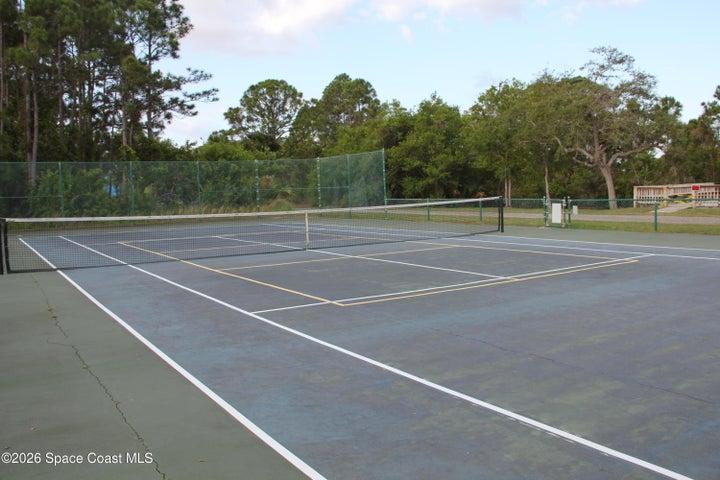 Community tennis court