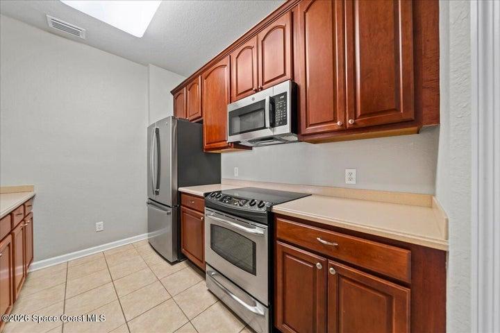 Crown molding on cabinets
