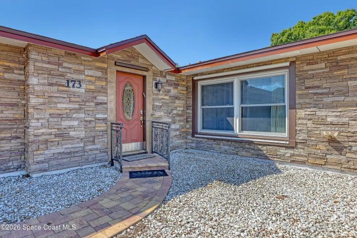 Charming Flagstone veneer.