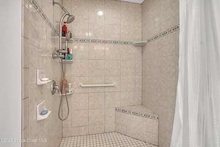 Large, handicap accessible main bath.