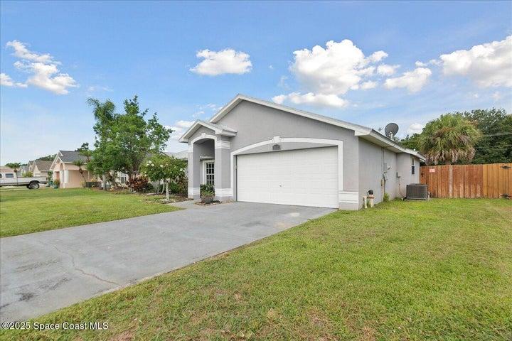 897 Hunters Creek Drive, Melbourne, FL, 32904 photo 2