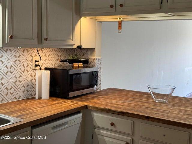 Pass-thru to dining area