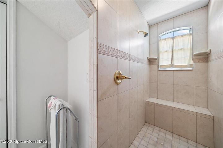 Upstairs Suite - 3rd Bathroom