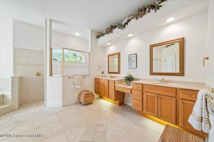 Primary Bathroom w/ Double Sinks