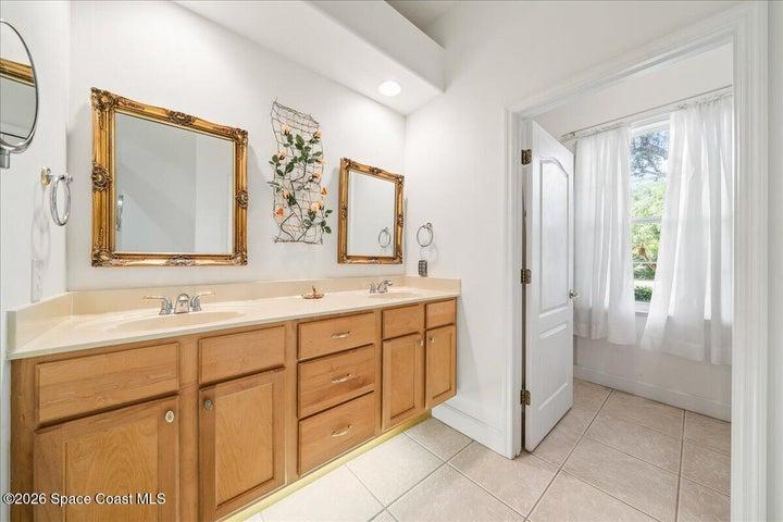2nd bathroom