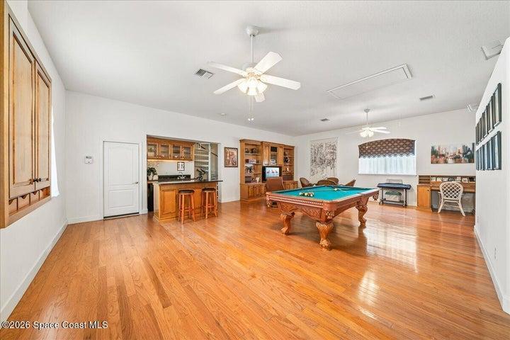 Large game/bonus room