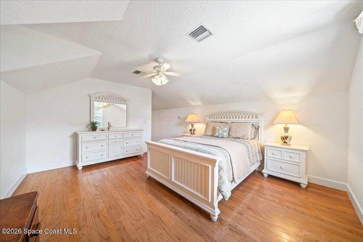 Upstairs Suite - 5th Bedroom