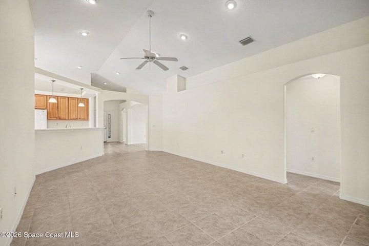 Kitchen Opens to Great Rm