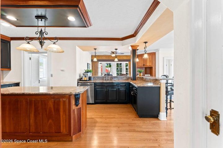 Large Gourmet Kitchen