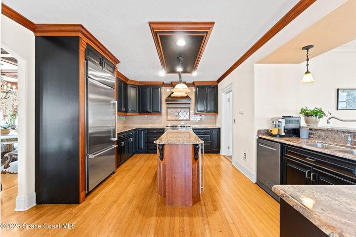 Large Gourmet Kitchen